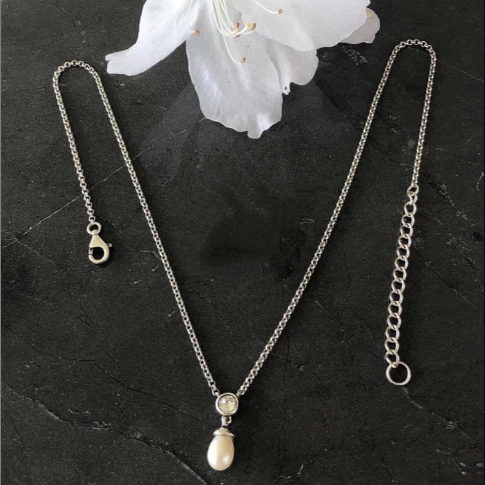 Grace & Heart Plaza Necklace - Picture 3 of 4